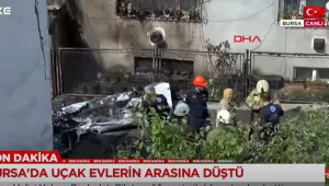 Учебен самолет се разби на главна улица в Бурса, има загинали