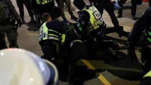 Сблъсъци с полицията на протест срещу мерките срещу COVID-19 в Отава