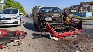 Кола се вряза в пикап край пешеходна пътека в Русе (СНИМКИ)