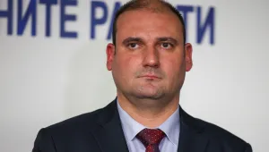 От „Той е в оста Борисов-Пеевски“ до „Не го познавам“: Партиите за новия главен секретар на МВР