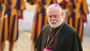 Дипломат №1 на Ватикана и руският външен министър обсъдиха войната в Украйна