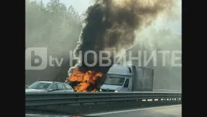 Камион се запали на АМ „Хемус“ (СНИМКИ)