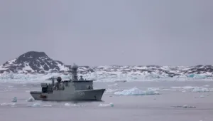 Ледът в Гренландия се стопи много по-бързо от средното през майската гореща вълна