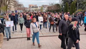 Песен за Сияна разплака русенци на протеста срещу войната по пътищата 