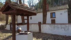 Неизвестни влязоха в Батановския манастир и разбиха касата за дарения