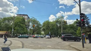 Камион и моторист се удариха в София 