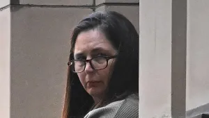 Обвиняемата за убийствата с гъби опитала да отрови и съпруга си 
