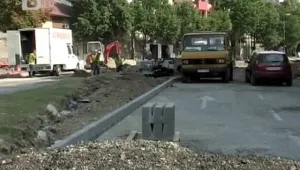 Строителни работници получиха вода, хладни бусове за отдих в жегата