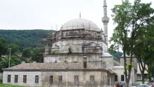 Томбул джамия в Шумен осъмна надраскана с пречупен кръст 