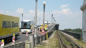 6-километрова опашка на Дунав мост