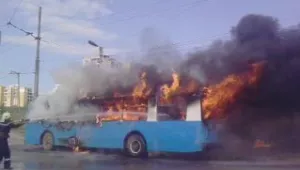 Тролей се запали в движение в Перник 