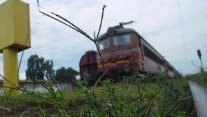 Дим в локомотива уплаши пътниците на влака Кулата - София