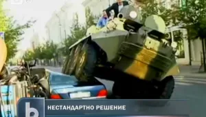 Кмет извади бронетранспортьор срещу неправилно паркирали коли