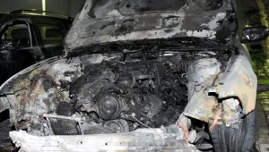 Автомобил се превърна в капан за трима души