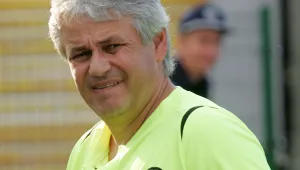 Миньоро взема двама алжирци и младежки национал