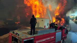 Пожар в Гърция наложи евакуация на хотели