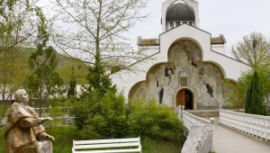 Стотици почетоха паметта на Ванга