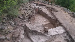 Археолози откриха средновековна сграда край Ивайловград