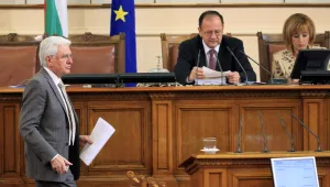 Миков събира депутатите извънредно два дни по-рано заради бюджета