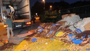 Френски фермери разбиха 100 000 яйца в знак на протест срещу ниските цени