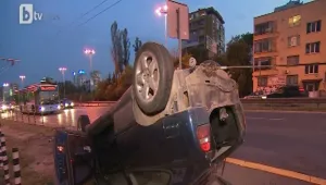 Кола се преобърна на Цариградско шосе