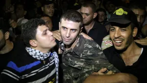 Израел освободи първите 26 от обещаните 104 палестински затворници