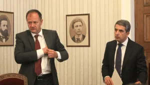 Миков покани Плевнелиев да се 