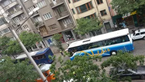 Колона от автобуси паркира в центъра на София