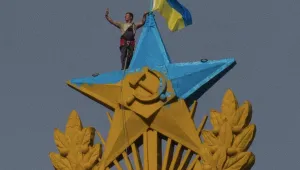 Руфърът Григорий боядисал петолъчката на московски небостъргач