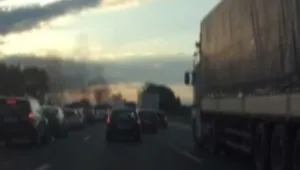 Запален автомобил предизвика огромно задръстване на „Цариградско шосе”