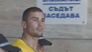 Арест за младежа, убил баща си в добричката болница