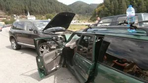 Челен сблъсък на два автомобила до Черна места
