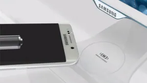Samsung представя първия монитор за безжично зареждане на мобилни устройства