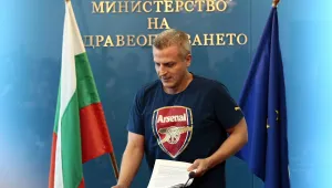 Москов ще 