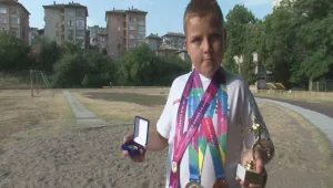 11-годишен атлет със стари маратонки прослави България въпреки заболяването си