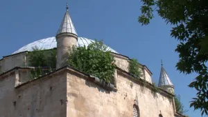 Нерегламентиран ремонт съсипа джамия 