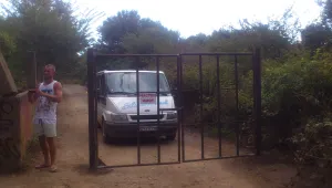 Ограда с надпис 