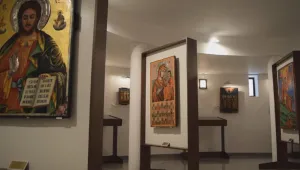 Показват уникална колекция от икони в смолянски храм
