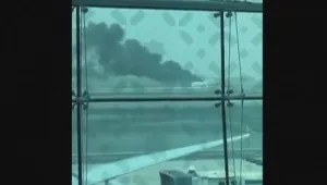Пожарникар е загинал при потушаване на огъня на самолет в Дубай