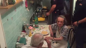 Италиански полицаи сготвиха спагети на възрастна двойка