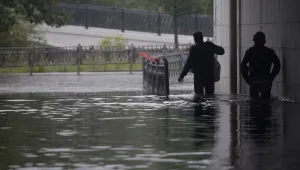 Проливен дъжд наводни Москва