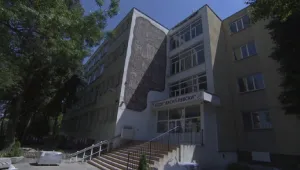 Десетки училища в страната посрещат новата учебна година без ремонт