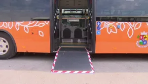 Шофьорите на автобуси масово не съдействат на трудноподвижни пътници 
