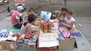 Деца събират средства за лечението на болно момиче от Ямбол