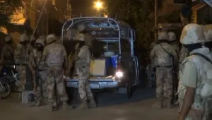 Протестиращи нападнаха телевизионен канал в Карачи