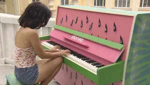 Шарено пиано, на което всеки може да посвири, очаква посетителите на Варна