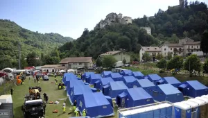 Кметът на Аматриче обеща дървени къщи за всички пострадалите от земетресението 