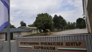 Мигранти се биха в бежанския лагер в Харманли, посрещнаха полицаите с камъни 