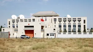 Нападател взриви кола във вратата на китайското посолство в Бишкек