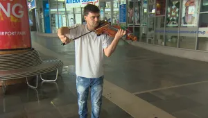 Свири ли Васко Василев в подлеза на Софийския университет?